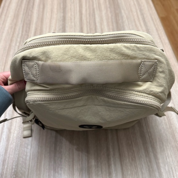 Lululemon New Crew Backpack in Color Trench 22L - Picture 8 of 16